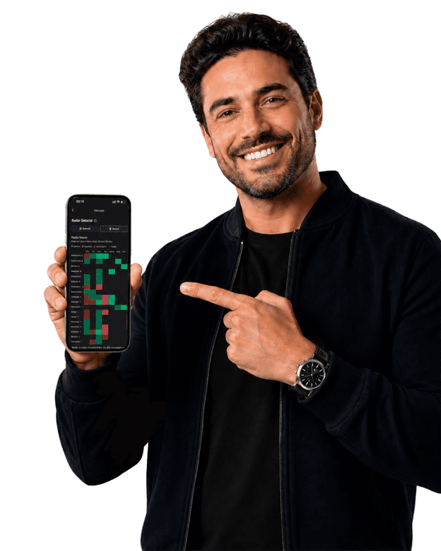 Investidor sorrindo, segurando o celular com o Radar Setorial da Gaze aberto na tela